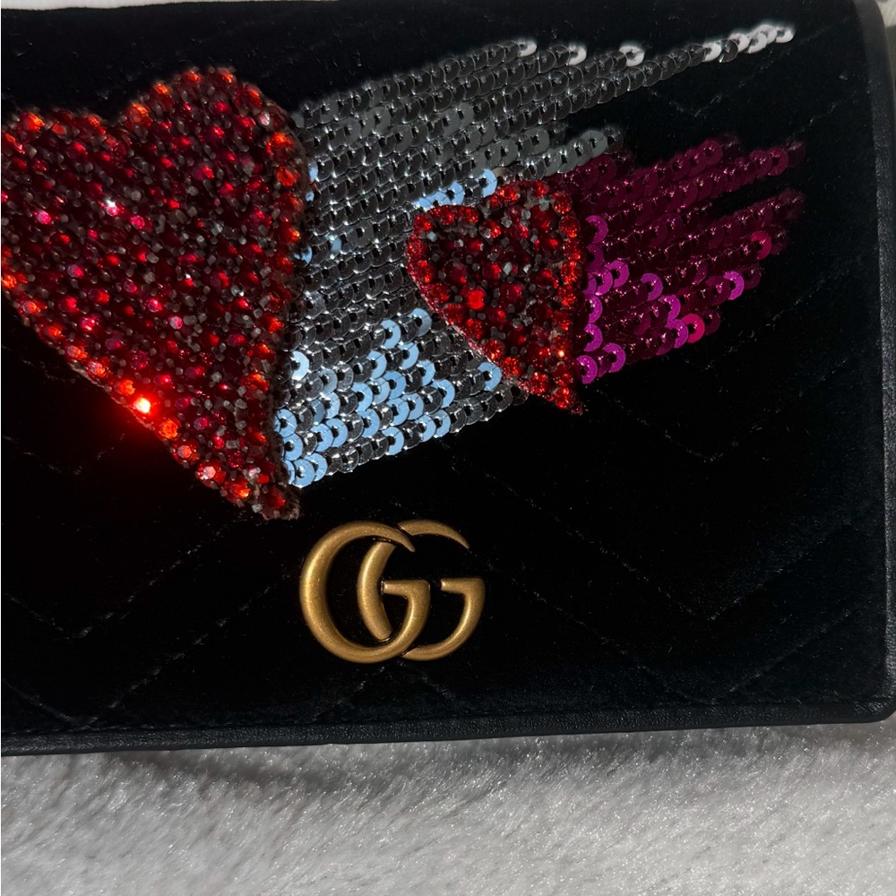 NIB GUCCI LIMITED EDITION MARMONT VELVET WALLET WITH CRYSTAL HARTS - Picture 4 of 9